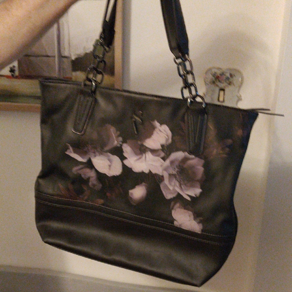 Vera Wang Black Tote with Pale Pink Floral Print..Call Out a Little wear on edge